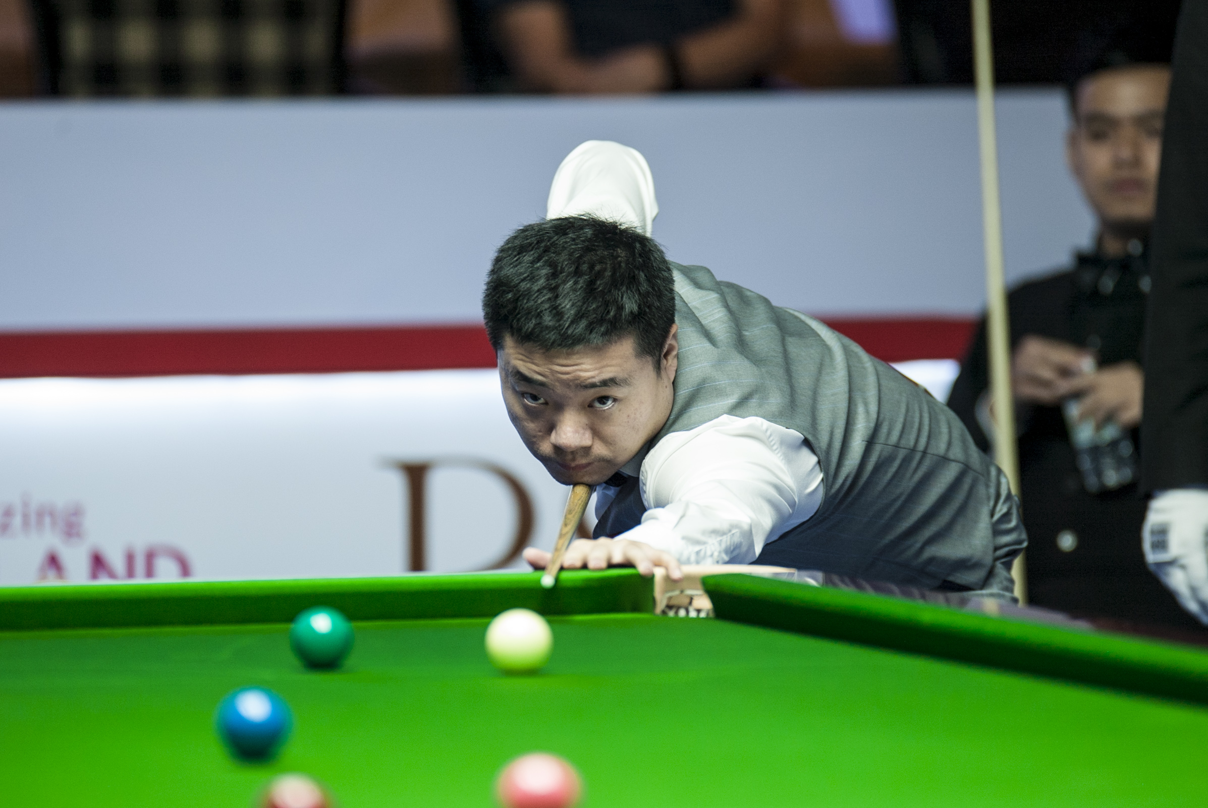 能在中场获 能在中场获