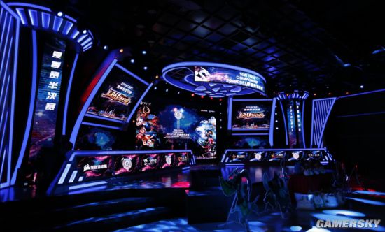 举足轻重 举足轻重